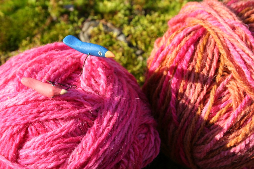 Yarn and light. These pinches of clay became tiny birds under the hands of an inspired artist we met at a local fair. At Moo Dog Knits Magazine a passion for life - knitting, entrepreneurs and artistry - plus business and finding unexpected treasures - all converge in our reporting. Pinch clay birds - artists, fiber - a passion for knitting, Boston terriers, horses, country and business - and life - converge at Moo Dog Knits Magazine.